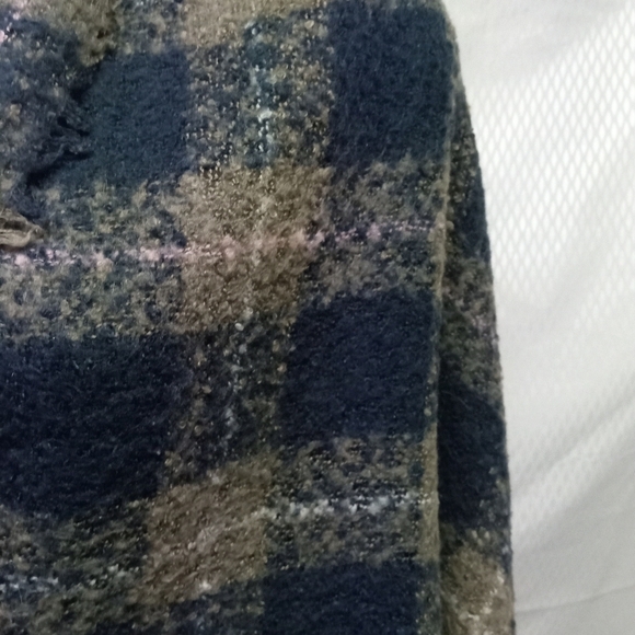 Prince & Fox  Plaid Tassel Shawl Scarf Wrap, Navy Taupe Cream, Pre_owned - Picture 4 of 7